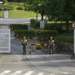 Eingang zur Armybase mit Zinnsoldaten