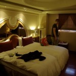 Unser Hotel ;) Endlich ein normales Bett, ein großes Zimmer, ein extra Bad mit Whirlpool !!!